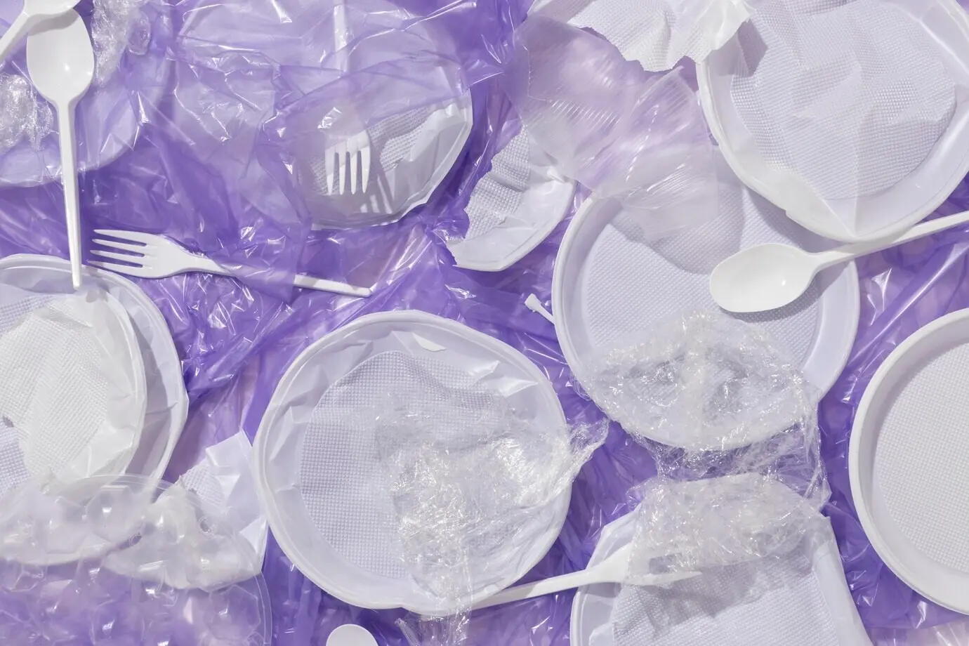 Surtido de objetos de plástico clasificados