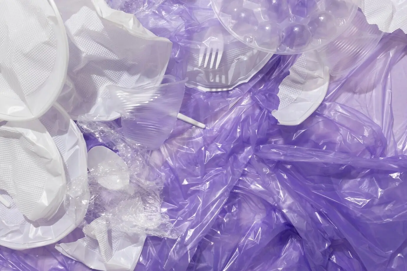 Surtido de objetos de plástico clasificados